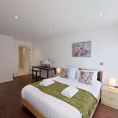 Fully Serviced Two Bed Apartment By Excel & O2 London Eksteriør bilde