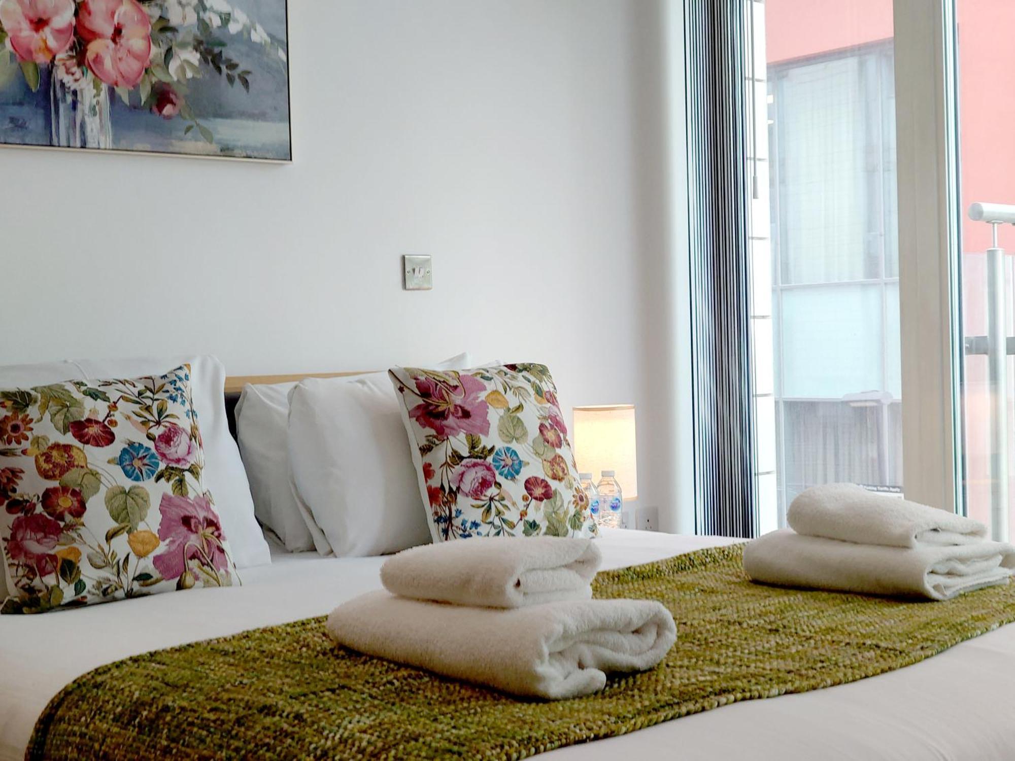 Fully Serviced Two Bed Apartment By Excel & O2 London Eksteriør bilde